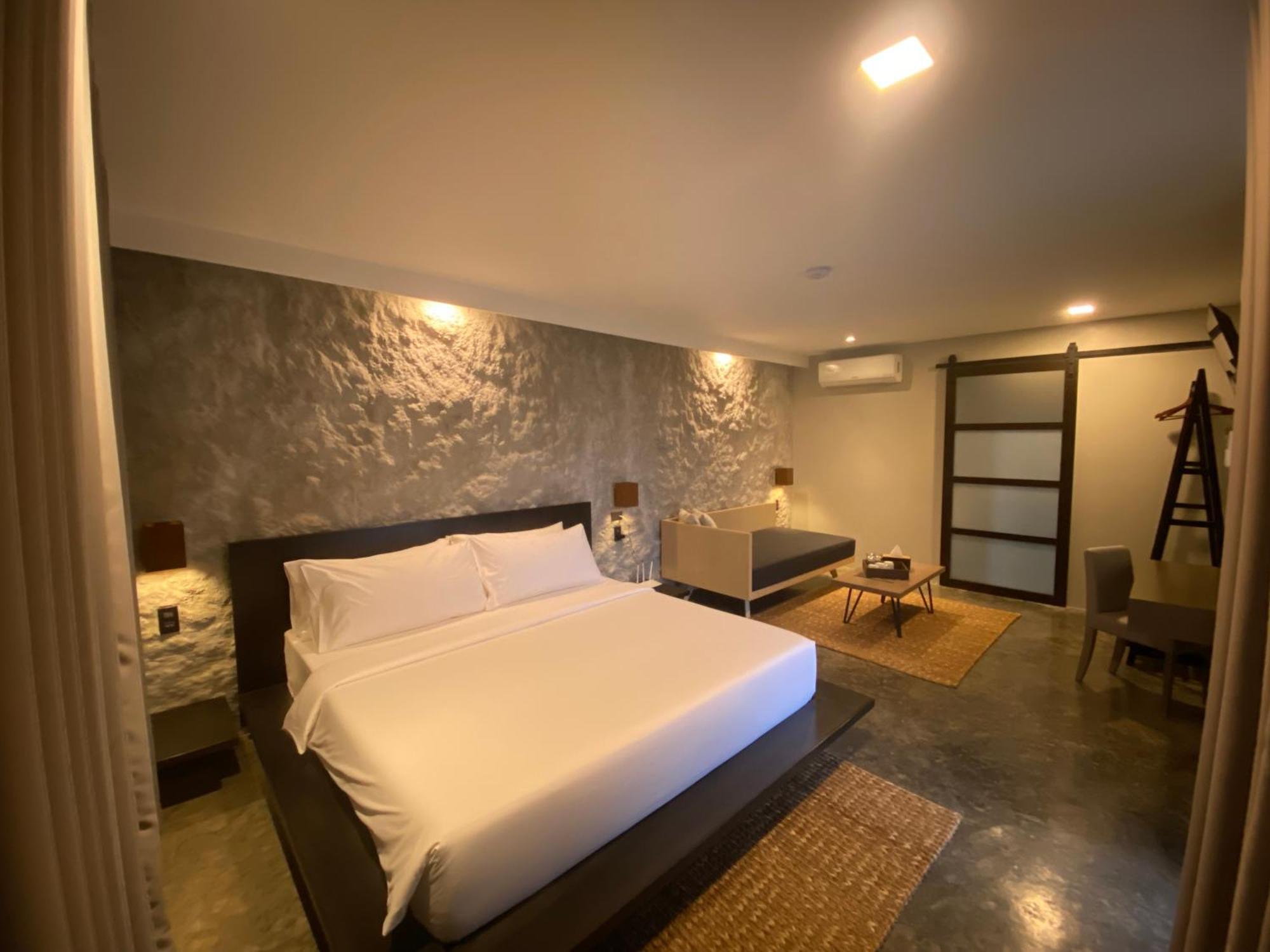 The Grey Inn Sarog Buitenkant foto
